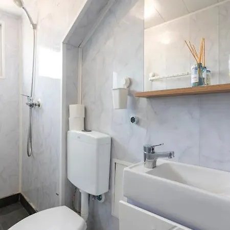 Apartman Lovely 1-bedroom In The Center Of *